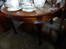 An extending mahogany dining table on bun feet with 2 leaves