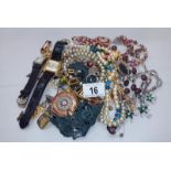 A quantity of costume jewellery