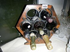 Wine rack containing 6 bottles