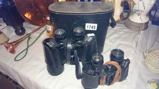 2 pairs of binoculars