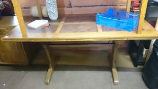 A draw leaf dining table