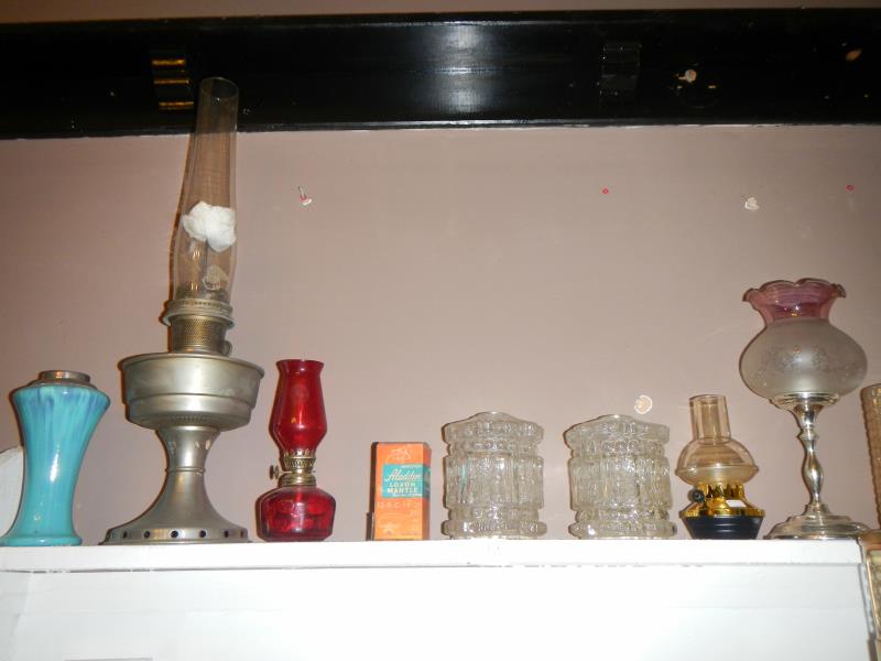 A quantity of oil lamp parts