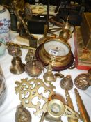 A quantity of brassware