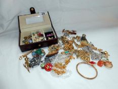 Quantity of costume jewellery