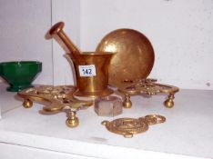 6 items of brass ware and 1 other