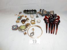 Box of vintage jewellery inc.