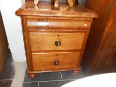 A Victorian 3 drawer chest