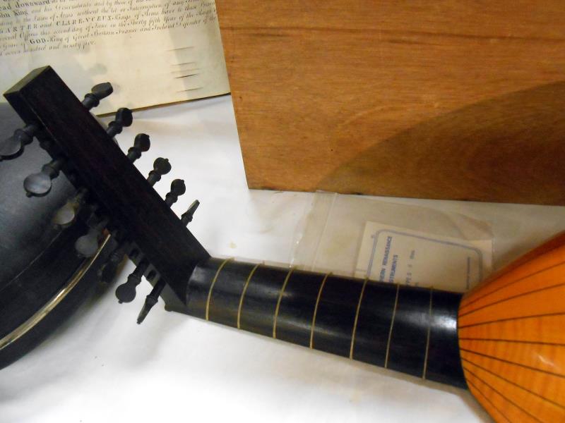 An early lute - Image 7 of 8