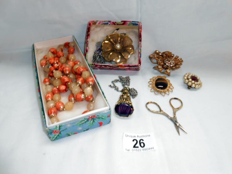 Quantity of costume jewellery inc.