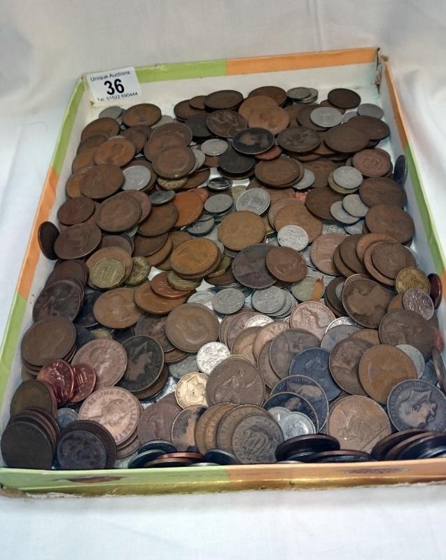 Large quantity of mixed GB coinage inc. 3d pieces, 2 shilling pieces, copper etc.