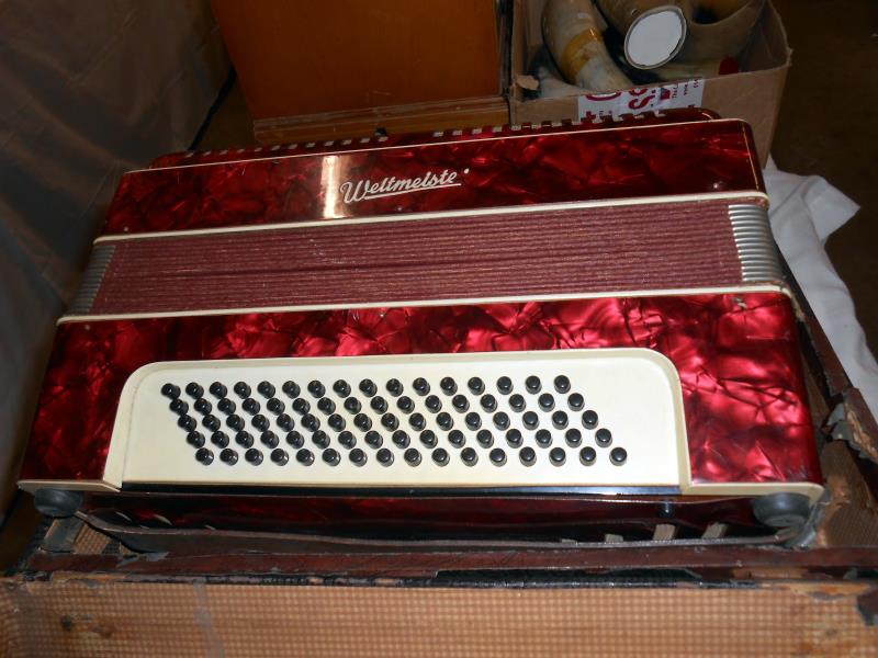 Weltmeiste accordian in case - Image 2 of 3