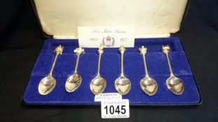 A cased set of 6 silver souvenir spoons commemorating Elizabeth II silver Jubilee