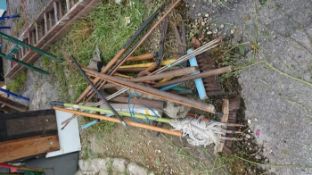 A quantity of garden tools