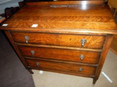 An oak 3 drawer chest of drawers