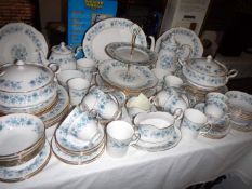 A large Colclough dinner & tea set (approximately 100 pieces)