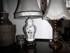 2 table lamps & a vase