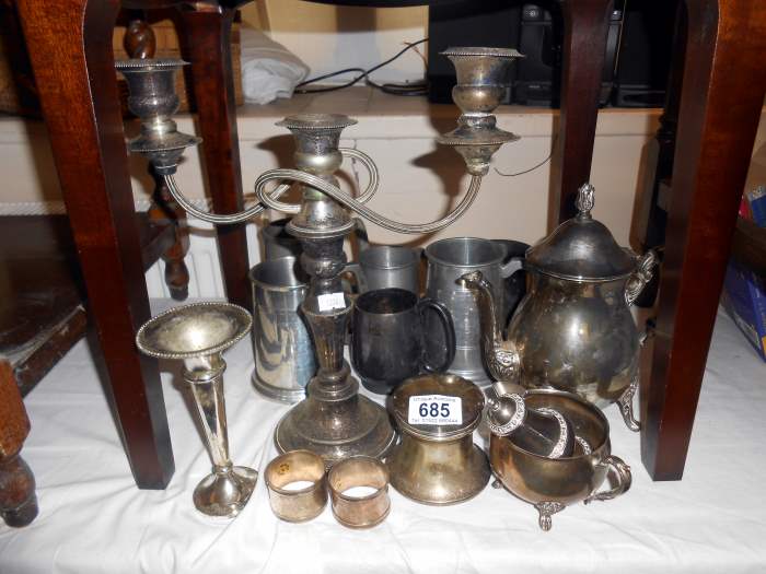 A quantity of pewter and metalware