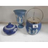 A Wedgwood biscuit barrel,