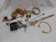5 gold & silver rings & other jewellery etc.