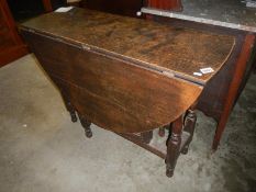Victorian oak gateleg table