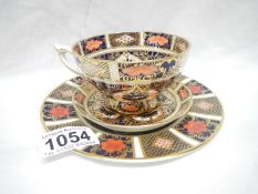 A Royal Crown Derby Old Imari Pattern trio