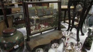 An Edwardian mahogany dressing table toilet mirror with 2 drawers