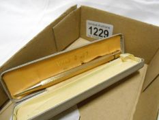 A 9ct gold yard of lead pencil