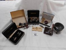 A collection of silver & other jewellery