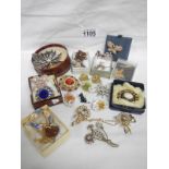 A mixed lot of vintage brooches including mourning brooch