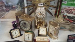 A quantity of mantel clocks