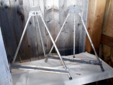 A pair of metal picture stands