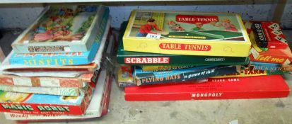 Quantity of vintage board games and jigsaws inc.
