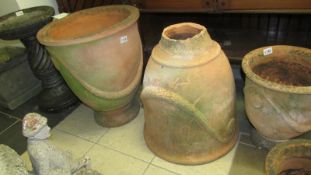 2 large terracotta pots (1 a/f)