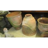 2 large terracotta pots (1 a/f)