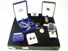 Quantity of silver jewellery