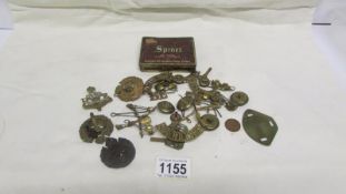 A quantity of military cap and tunic badges