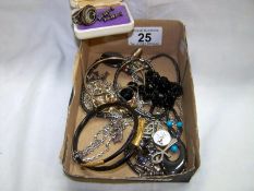 Mixed lot of costume jewellery