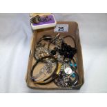 Mixed lot of costume jewellery