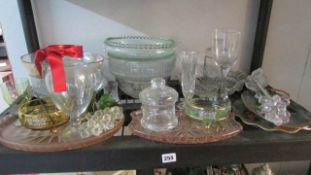 A mixed lot of glass ware (one shelf)