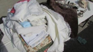 A mixed lot of bed linen etc