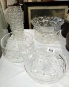 4 items of glassware