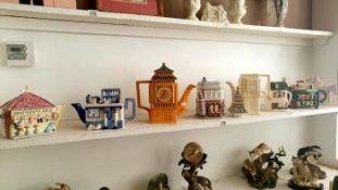 A quantity of 8 collectors teapots