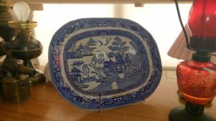 A willow pattern meat platter