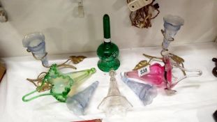 8 items of glassware including epergne