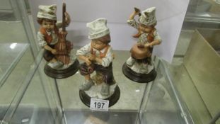 3 figurines of child musicians