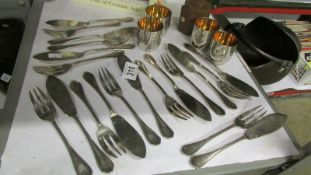 A quantity of silver plate fish cutlery (marked on knives Ravinet Deneery) and a cased set of 4