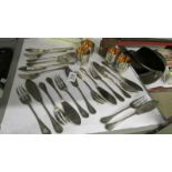 A quantity of silver plate fish cutlery (marked on knives Ravinet Deneery) and a cased set of 4