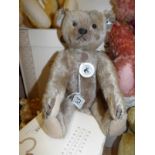 A Steiff 1908 Growler teddy bear in Steiff box, 32cm,