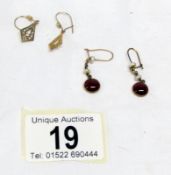 2 pairs of gold earrings