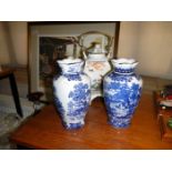A Japanese teapot & a pair of 20th century blue & white vases